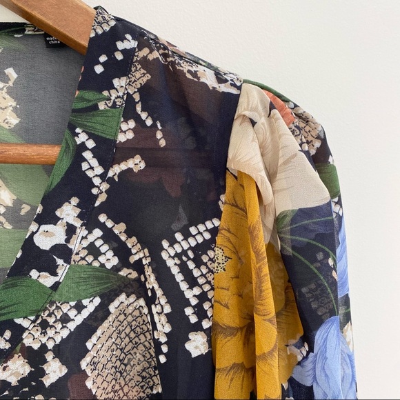 CAbi Snake Charmer Blouse puff sleeves moody dark floral style 3762 size XS - Picture 10 of 14